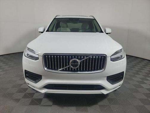 2022 Volvo XC90 T6 Momentum