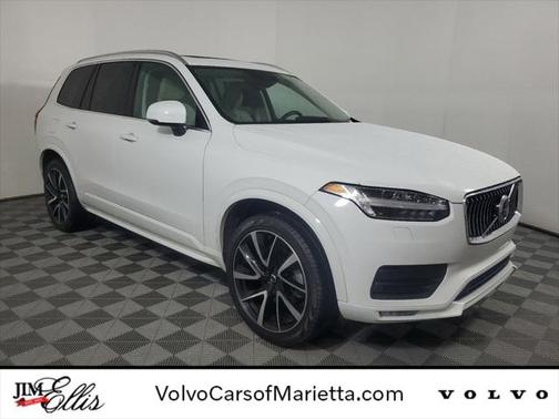 2022 Volvo XC90 T6 Momentum
