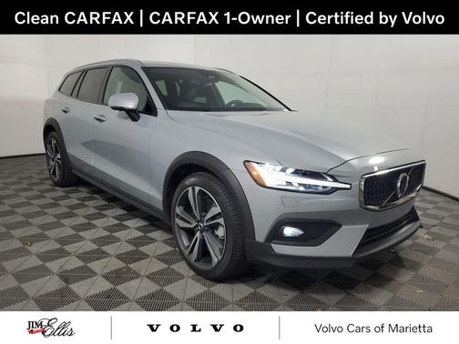 2025 Volvo V60 Cross Country Plus, B5 AWD Gas (mild hybrid)