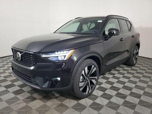 2026 Volvo XC40 Ultra, B5 AWD Gas (mild hybrid), Dark