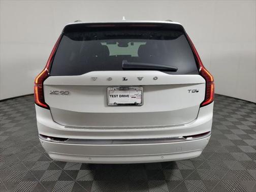 2025 Volvo XC90 Plug-In Hybrid T8 Ultra 7-Seater