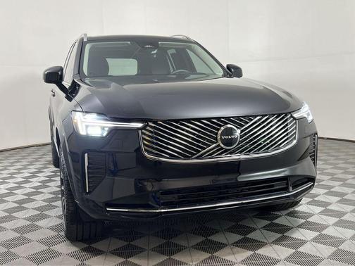 2025 Volvo XC90 B5 Core