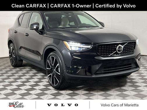 2025 Volvo XC40 B5 Ultra Dark Theme