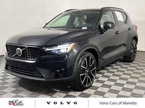 2025 Volvo XC40 B5 Ultra Dark Theme