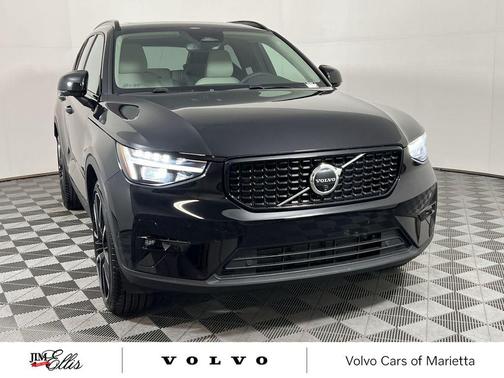 2025 Volvo XC40 B5 Ultra Dark Theme
