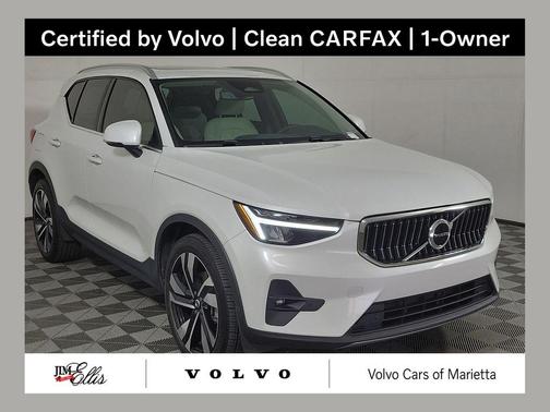 Crystal White Metallic 2023 Volvo XC40 B5 Plus Bright Theme