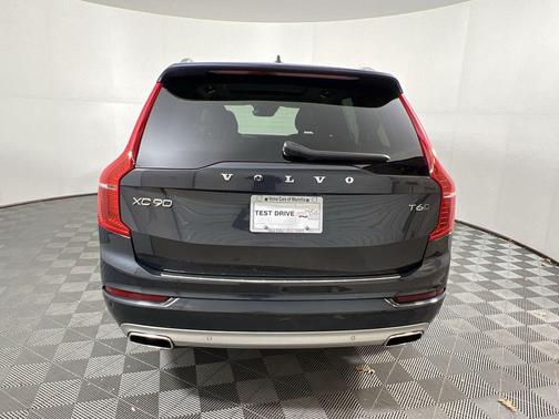 2021 Volvo XC90 T6 Momentum