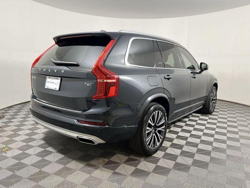 2021 Volvo XC90 T6 Momentum