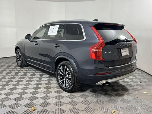 2021 Volvo XC90 T6 Momentum