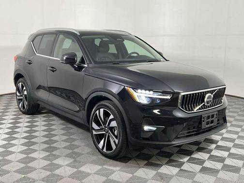 2025 Volvo XC40 B5 Plus Bright Theme