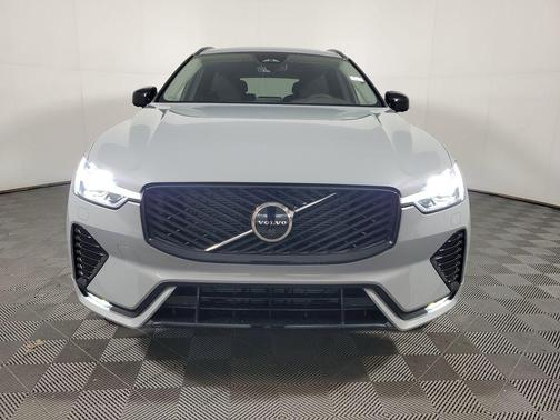 Vapour Grey Metallic 2026 Volvo XC60 B5 Plus