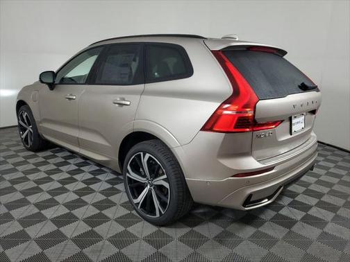 2025 Volvo XC60 Plug-In Hybrid T8 Ultra