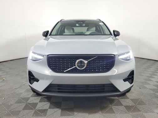 2026 Volvo XC40 Plus, B5 AWD Gas (mild hybrid), Dark