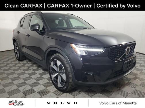 2025 Volvo XC40 B5 Plus Dark Theme
