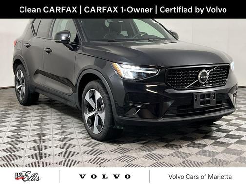 2025 Volvo XC40 B5 Plus Dark Theme