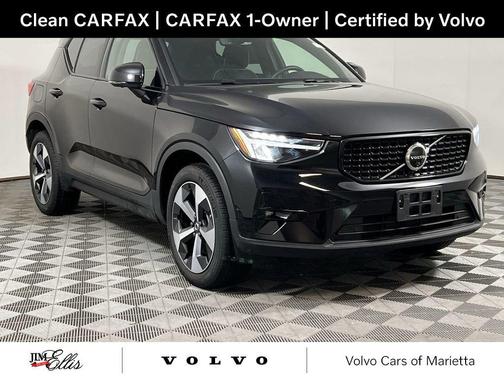 2025 Volvo XC40 B5 Plus Dark Theme