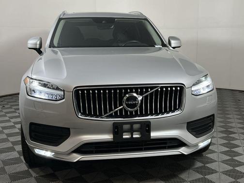 2021 Volvo XC90 T6 Momentum