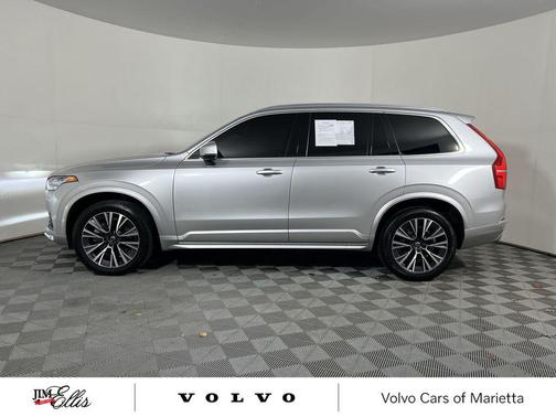 2021 Volvo XC90 T6 Momentum