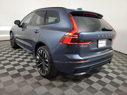2026 Volvo XC60 B5 Ultra