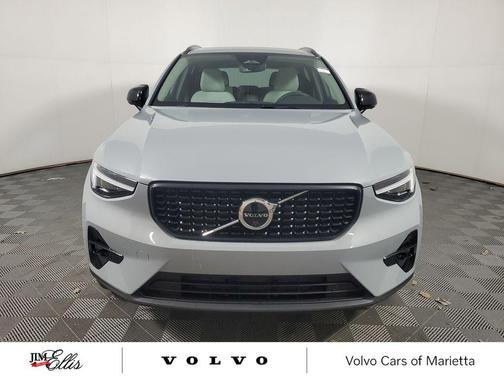 2026 Volvo XC40 Plus, B5 AWD Gas (mild hybrid), Dark