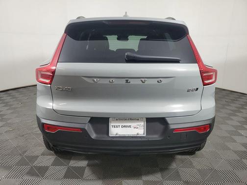 2026 Volvo XC40 Plus, B5 AWD Gas (mild hybrid), Dark