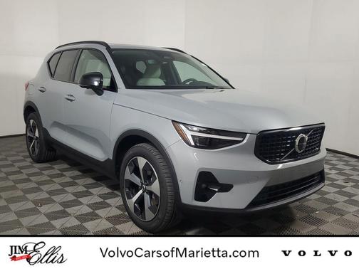 2026 Volvo XC40 Plus, B5 AWD Gas (mild hybrid), Dark