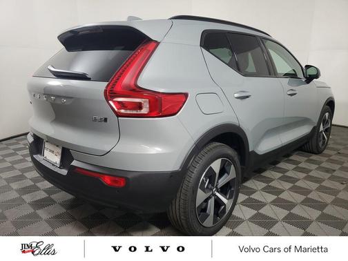 2026 Volvo XC40 Plus, B5 AWD Gas (mild hybrid), Dark