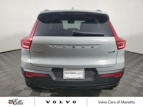 2026 Volvo XC40 Plus, B5 AWD Gas (mild hybrid), Dark