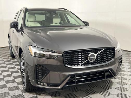2024 Volvo XC60 B5 Plus Dark Theme