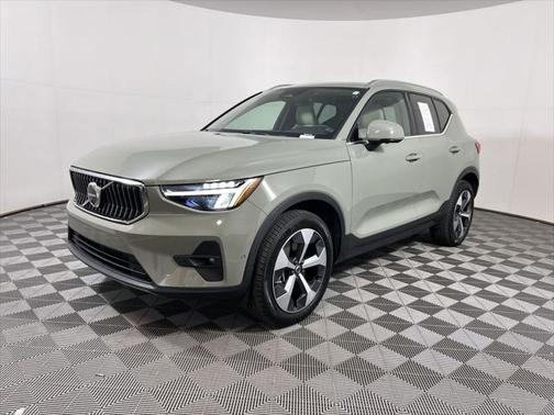 2024 Volvo XC40 B5 Plus Bright Theme