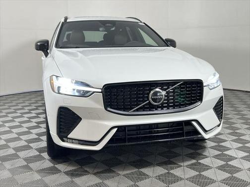 2025 Volvo XC60 Plus