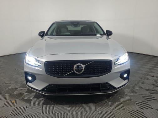 Silver Dawn Metallic 2024 Volvo S60 B5 Core Dark Theme