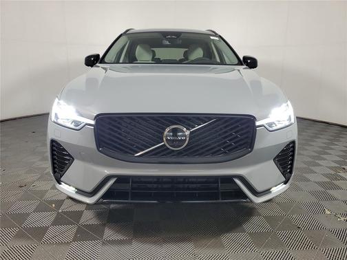 Vapour Grey Metallic 2026 Volvo XC60 B5 Ultra