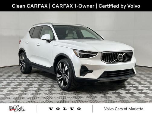 2024 Volvo XC40 B5 Plus Bright Theme