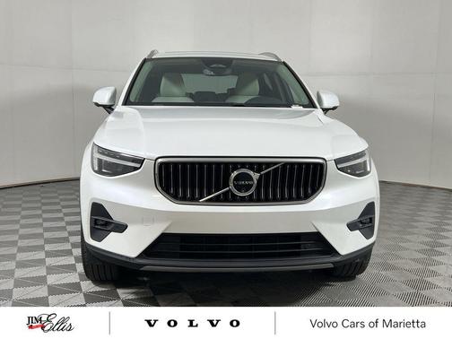 2024 Volvo XC40 B5 Plus Bright Theme