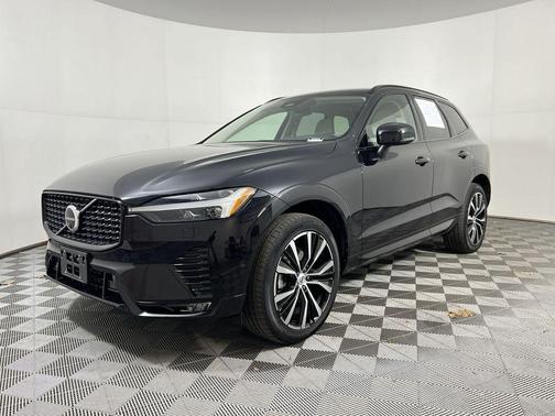 2023 Volvo XC60 Plus Dark Theme