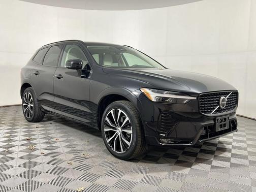2023 Volvo XC60 Plus Dark Theme