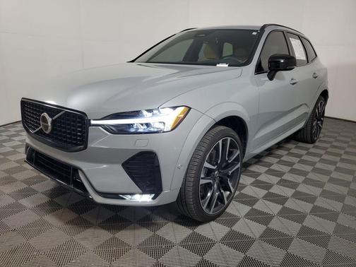 2024 Volvo XC60 B5 Ultimate Dark Theme