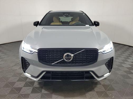 2024 Volvo XC60 B5 Ultimate Dark Theme