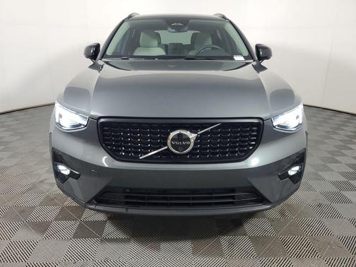 2026 Volvo XC40 Ultra, B5 AWD Gas (mild hybrid), Dark
