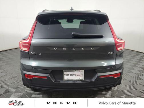 2026 Volvo XC40 Ultra, B5 AWD Gas (mild hybrid), Dark