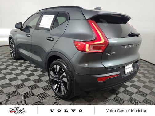 2026 Volvo XC40 Ultra, B5 AWD Gas (mild hybrid), Dark