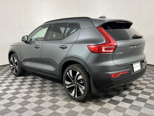 2026 Volvo XC40 B5 Ultra