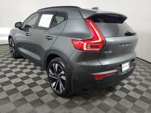 2026 Volvo XC40 Ultra, B5 AWD Gas (mild hybrid), Dark