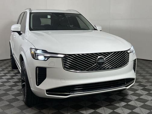 2025 Volvo XC90 B5 Plus 7-Seater