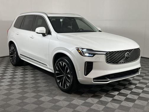 2025 Volvo XC90 B5 Plus 7-Seater