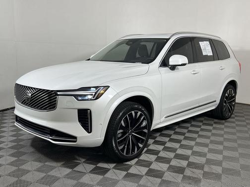 2025 Volvo XC90 B5 Plus 7-Seater