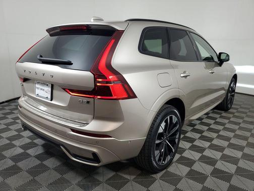 Bright Dusk Metallic 2026 Volvo XC60 B5 Ultra