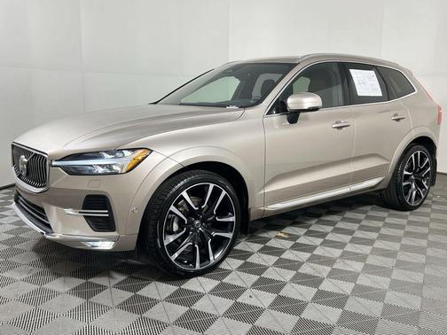 2023 Volvo XC60 B5 Ultimate Bright Theme