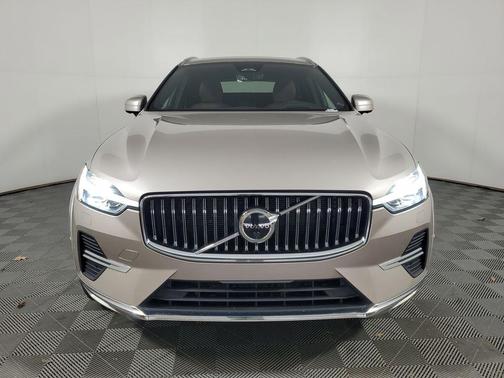 2023 Volvo XC60 B5 Ultimate Bright Theme